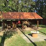 Oersegkapuja Vendeghaz * Csakanydoroszlo