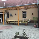 Gasthof Oersegkapuja Vendeghaz