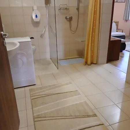 Oersegkapuja Vendeghaz Pensiune *
